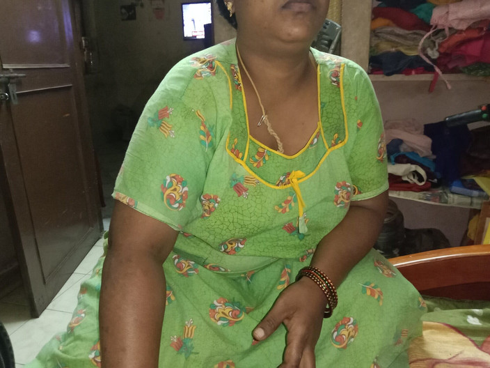 Tamil Anti Uma: Moje švagrová mě popadla po kuli a baculka si ji zajezdila