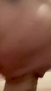 Próbuję czegoś nowego z bliska BJ i spermy w ustach i oczywiście zawsze połykam każdą ostatnią kroplę!