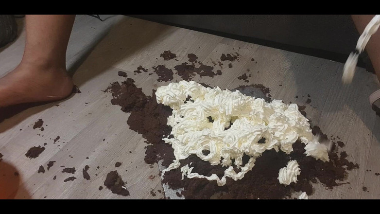 Simp to my ebony feet: ホールチョコレートケーキフットストンプ