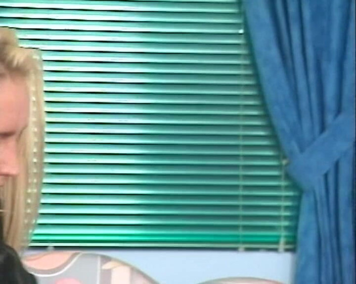 90s Lesbian sex: Pussy Promočená děvka potřebuje více # 8