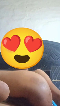 Scopata anale nudo con plug anale ragazza da sola