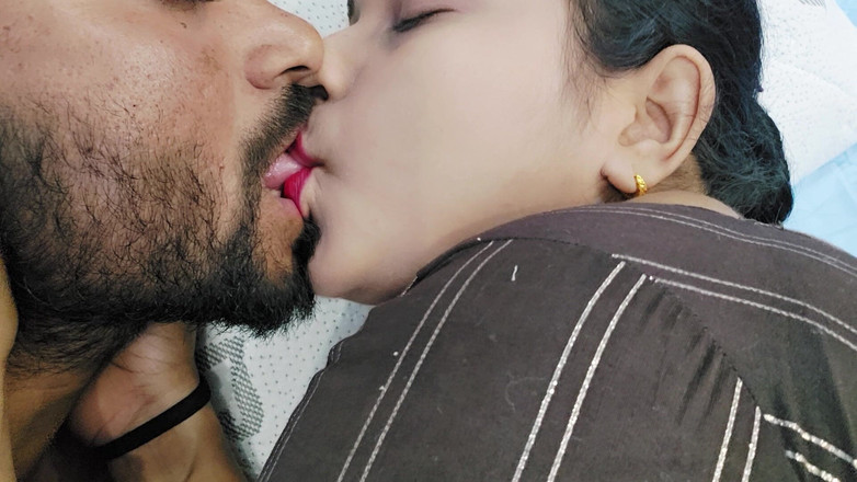 Payal studios: चचेरी बहन चुंबन और स्तन चूसना और रोमांस