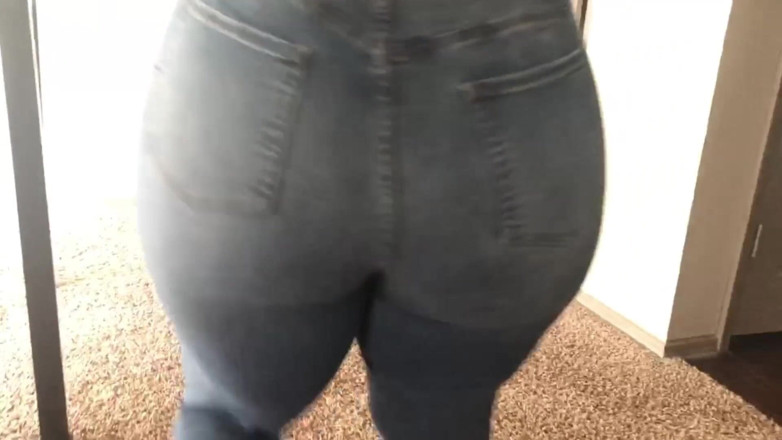Exclusive Dirty Diana: Diana kotor menanggalkan seluar jeans pantat ketatnya