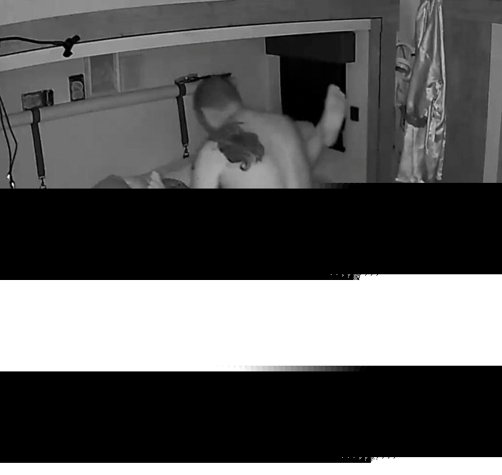 KittieNoOne: Snelle spermadump voor de manlief