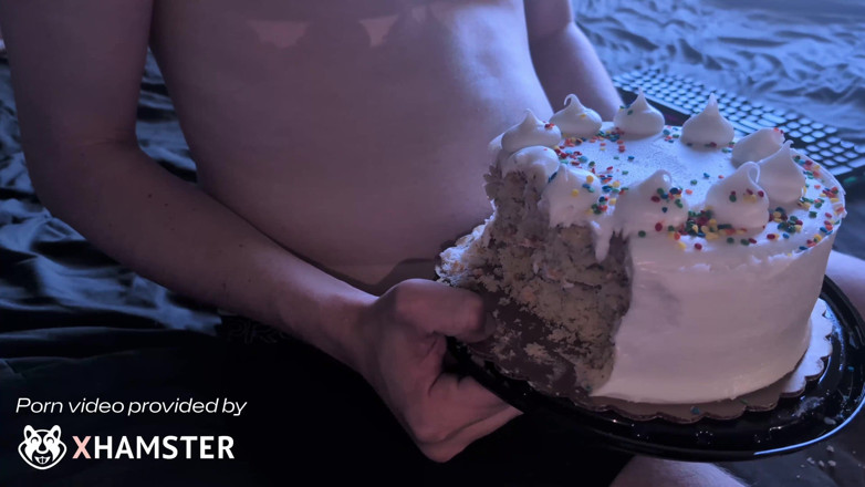 ElementX1018: Stomach Training Session: Birthday Cake 1