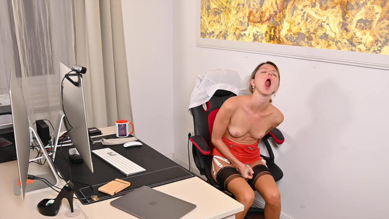 Gina Gerson: Sólová sekretářka