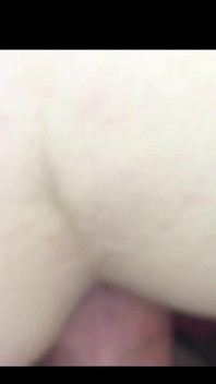 Son beau-fils lui lèche le trou du cul et le remplit de son sperme !