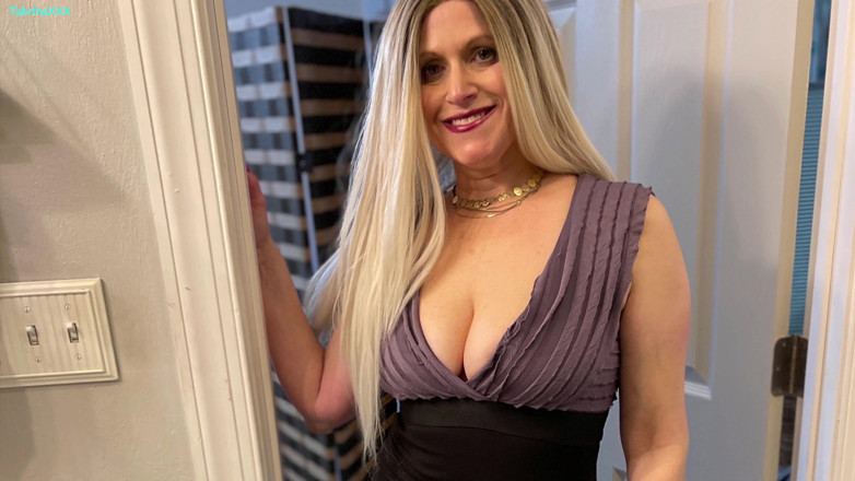 TabithaXXX: Stepmom stepson reminisce pre marriage bathroom fuck