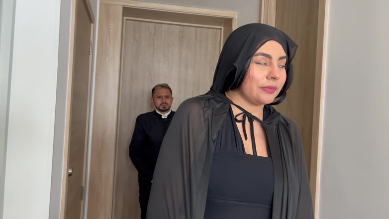 MelaniRincon: Kněz mi dává divoké šukání - část 1