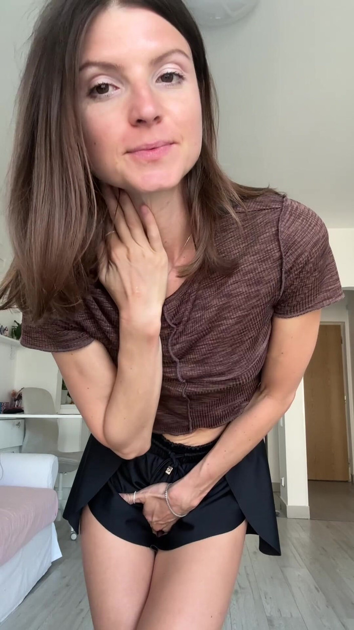 Gina Gerson: Solo Abs Sensual Flexing