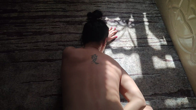 DirtyLubov: Оральный секс в гостиной