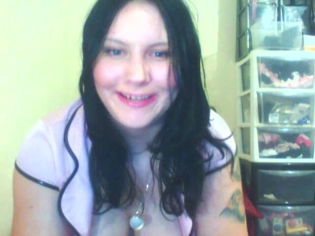 MissFFW: Aku lagi asik muasin memekku pakai dua mainan seks sampai...