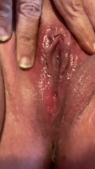 Honeyfleur: Honeyfleur de cerca jugando con el coño