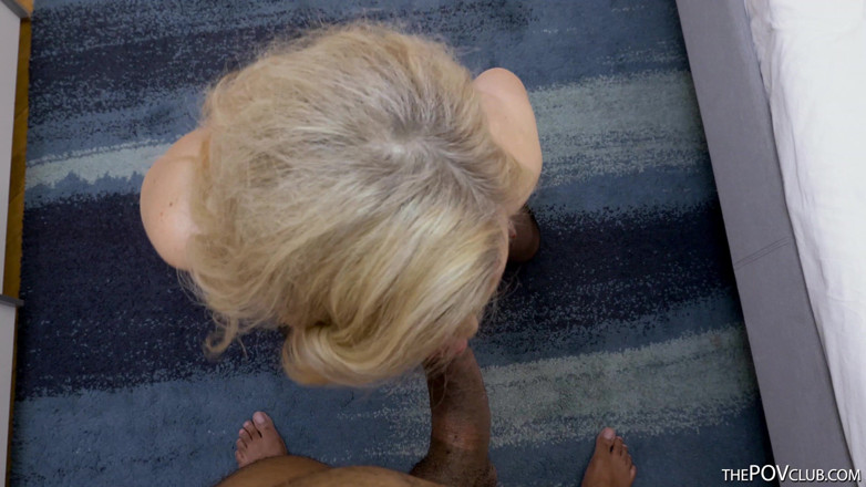 Older Lady Fun: Esposa infiel gosta de bbc enquanto marido corno espera em...