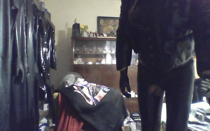 Latexsmoker: Latex Catsuit hút thuốc