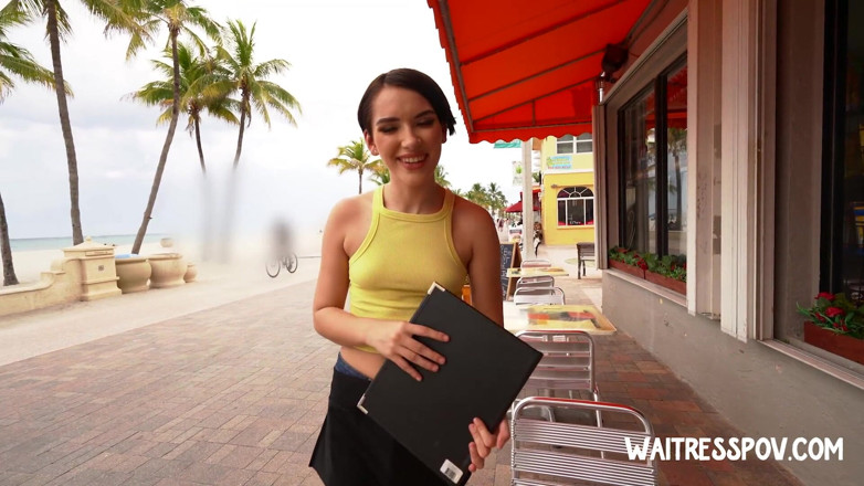 Waitress POV: Servitrisen POV - Natalie Porkman - Engagerad i korv