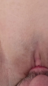 Extrem dubbel sprutning! Slickar klitoris och äter våt fitta till 2 massiva explosiva orgasmer