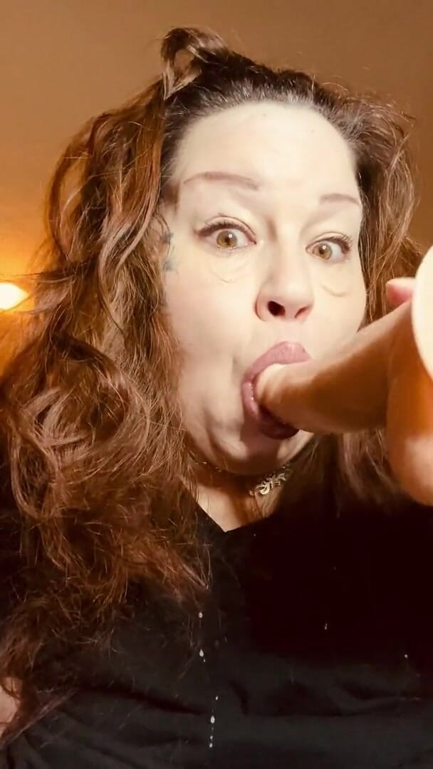 Aries Garcia: 그녀의 젖은 입을 준비하는 Aries BBW