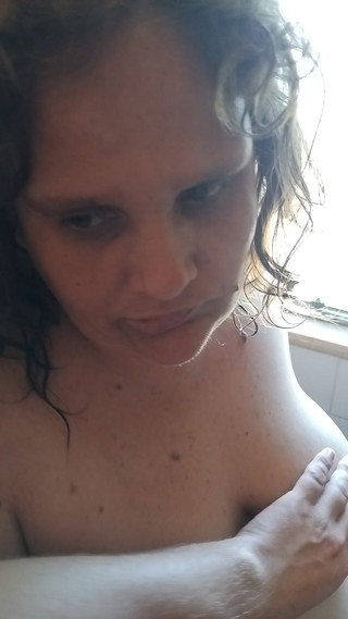 hothouse18xxx: Vid 04 - cena da banheira - madrasta chupa pau, transa e goza...