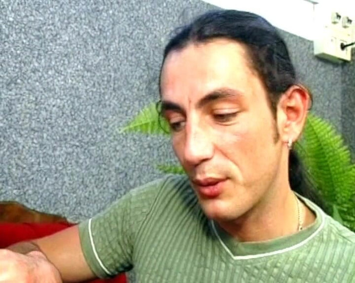 Deutsche Frauen: 赤いベッドで犯される厄介なドイツのブロンド