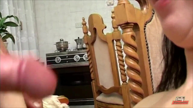 Vere Casalinghe Italia.: Lara włoska milf, która na kutasa zostaje cummed