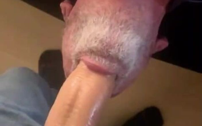 Twoblokes: Jack Services Arik