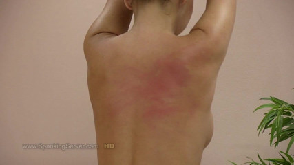 Spanking Server: Tyron cambuk punggung oleh pria nakal