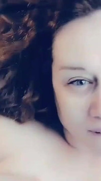 Dziewczyna w domowych ubraniach