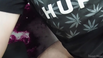 Honey Haze: Üvey kız onu o kadar çok seviyordu ki neredeyse götümü kırıyormuş....