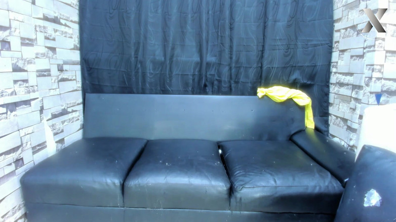 X Live Community: Hluboké sání: horká ústa mé děvky požírají můj tvrdý penis