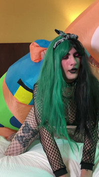 Patrick scopa la femminuccia gotica