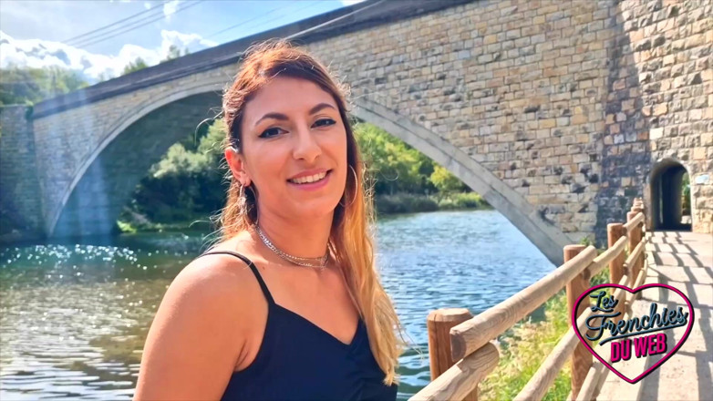 The Frenchies of the web: Stella, o supusă căreia îi place să fie futută în gură