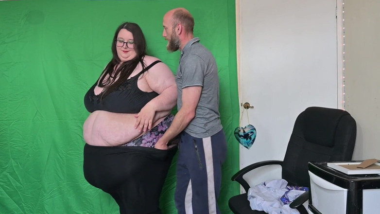 SSBBW Hunter: Menanggalkan awek montel super saiz seksi ini