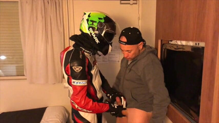 Gaybareback: Follada en motocicleta en hotel