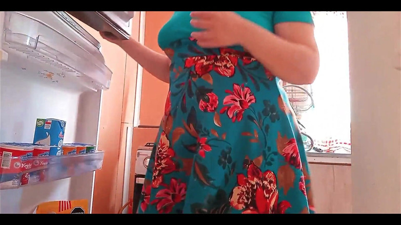 BBW Kelly Mom: Gorąca macocha Kelly zostaje zerżnięta podczas uwięzienia w lodówce