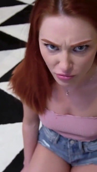 Vuoi vedere le tette della mia migliore amica? Solo se possiamo condividere il tuo grosso cazzo