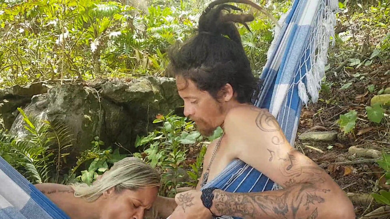 Paty Bumbum: 仙女在卖家的鸡巴上射精，Rippi