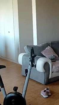 Coquette En Legging Se Fait Baiser En Levrette Sur Le Vélo D'appartement