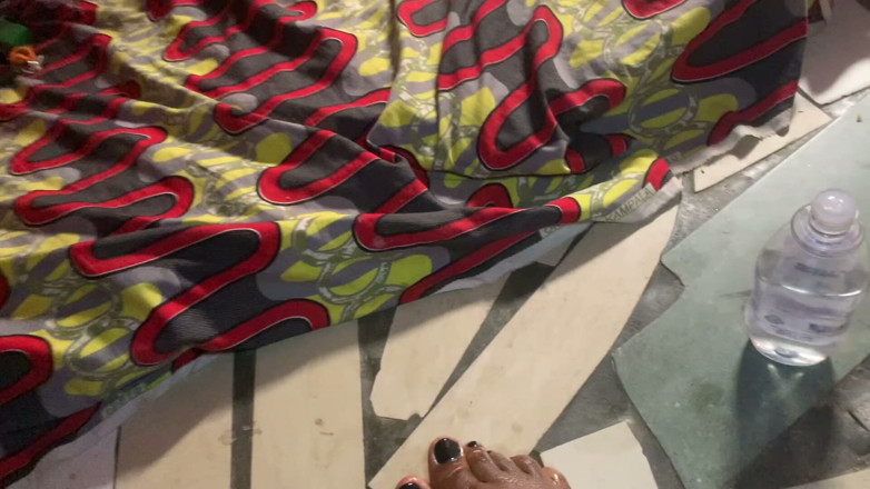 BrownGurl234: Gorąca murzynka loszka naoliwione stopy masaż sekcja