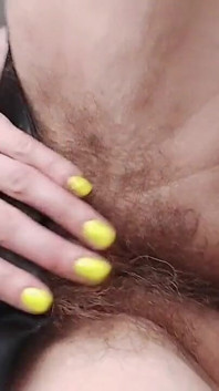Russische sensuele milf masturbeert haar harige poesje. Aanbid mijn heerlijke gaten! Ginnagg