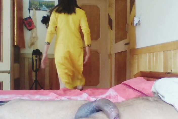 Bolly Karma: Une salope excitée se tape l’amour avec une grosse bite...