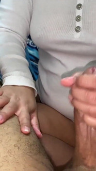 Ibu Tiri Pantat Besar Menyenangkan Tirinya