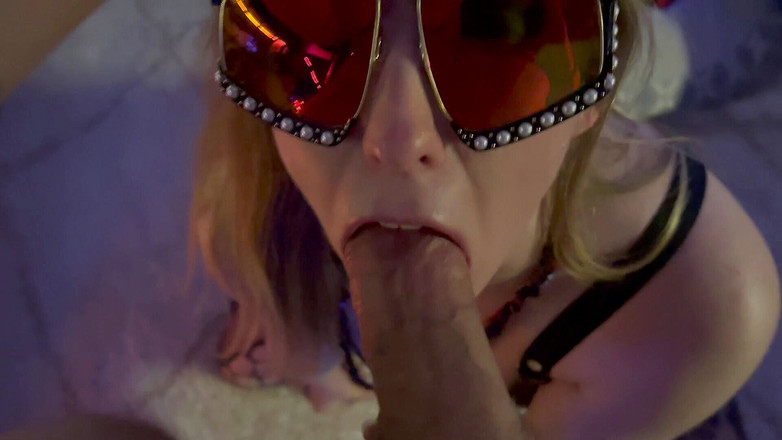 Cheetah Adora: Белая девушка с большой шикарной задницей Cheetah Adora и большой белый член раком глубоко трахаются в глотку, танцуют с минетом