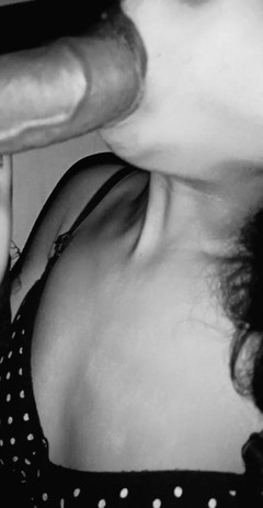 Hot Sis: Latika mi saje ptáka velmi sexy