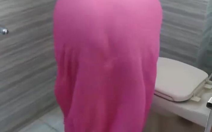 Hot Stepmom Sex: Hot Deshi MILF Ass Shaking in Wash Room Showing Her...