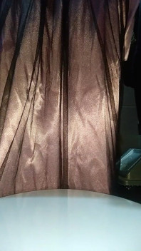 Masturbando vestindo bonito e lindo satin longdress