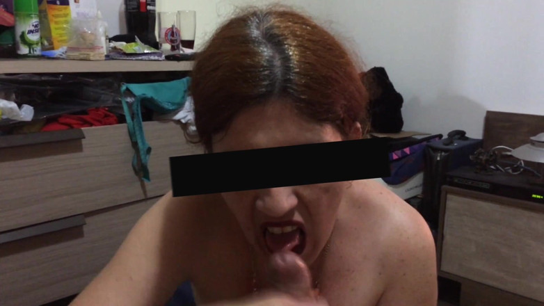 Masked woman: 빨간 머리 아내가 성기를 빨고 자위하다가 입에 정액이 묻는다
