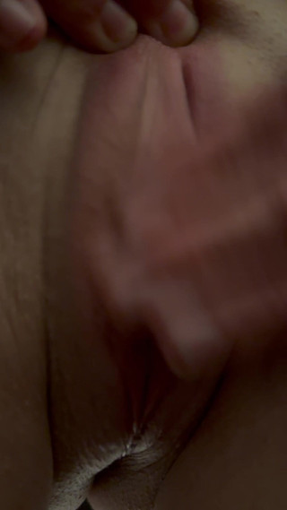 MilaGermany: 在桑拿房里担心并展示一切