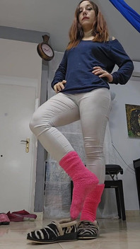 Zapatillas modelando y masturbándose, Zapatillas españolas
