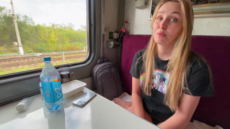 Alina Rai: Concittadini di viaggiatori in treno... -Tu hai un marito? Sì! Oh...